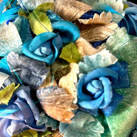 Adam, Meldrum and Anderson Vintage Woman’s Hat Blue Flowers and Feathers - Picture 9 of 12